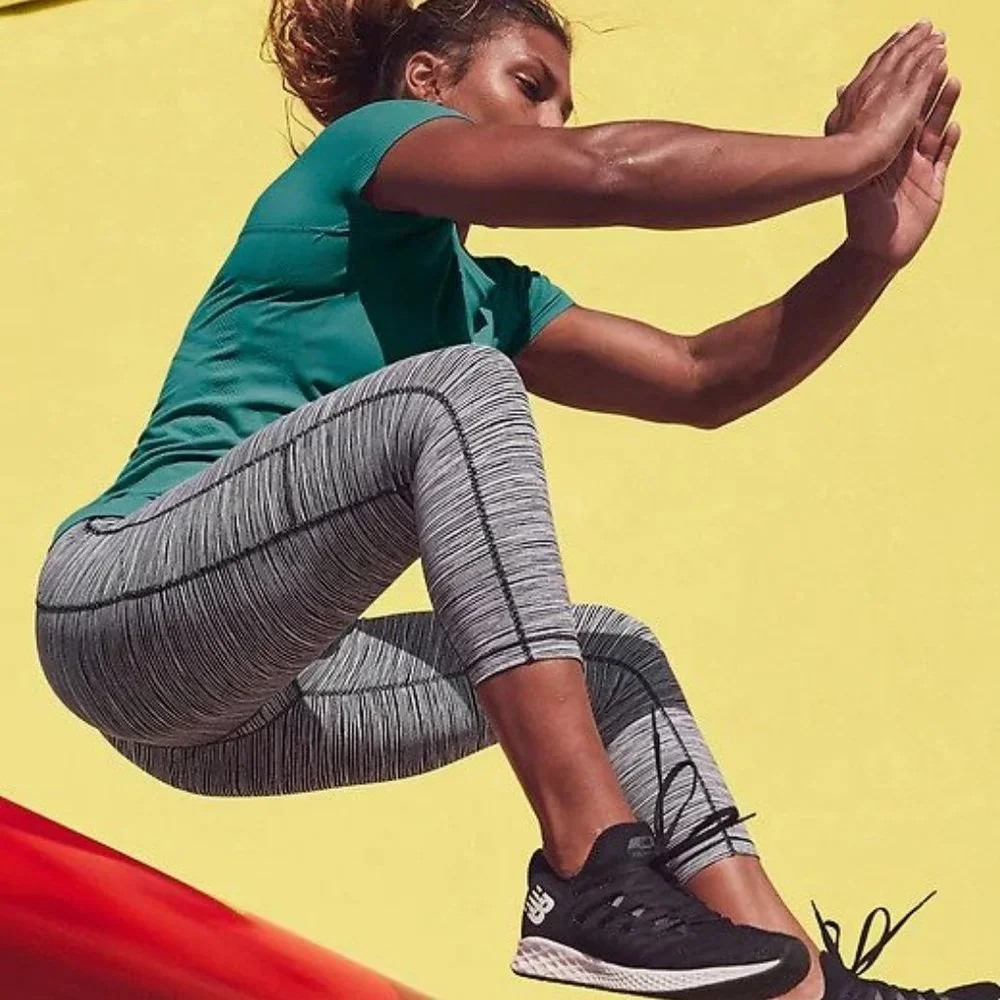 Athleta Ultimate Linear Lines Capri XS Black/White